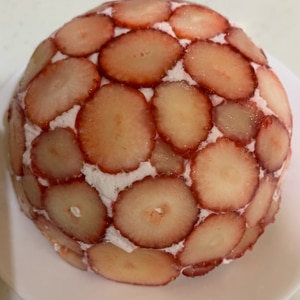 いちごの水玉ドームケーキ